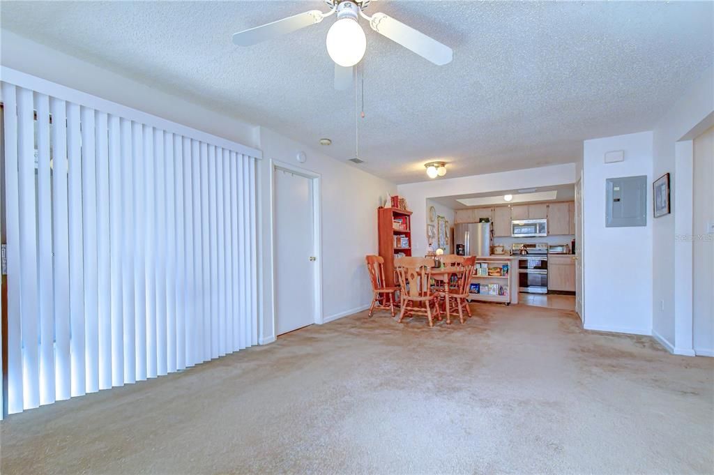For Sale: $139,900 (2 beds, 2 baths, 943 Square Feet)