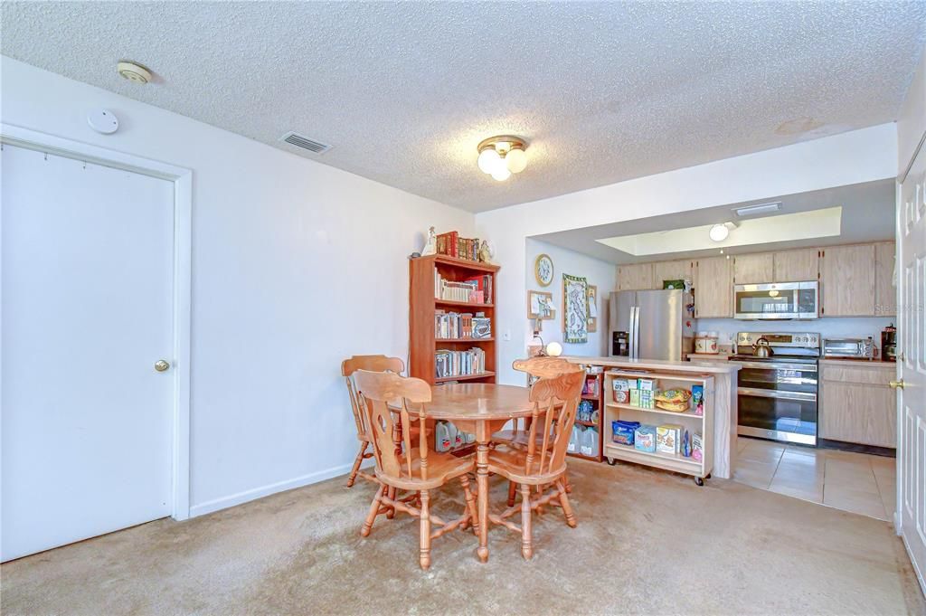 For Sale: $139,900 (2 beds, 2 baths, 943 Square Feet)