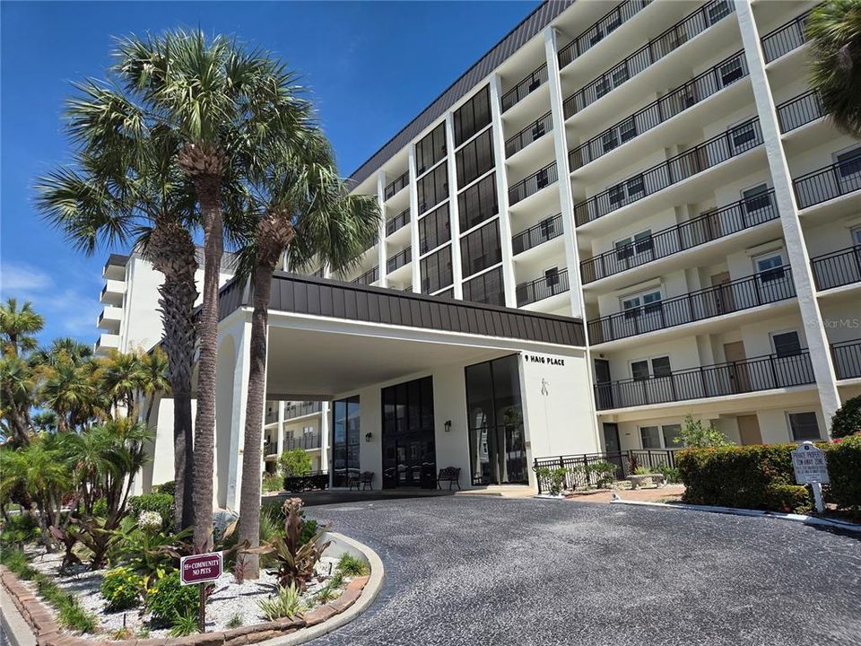 For Rent: $2,550 (2 beds, 2 baths, 975 Square Feet)