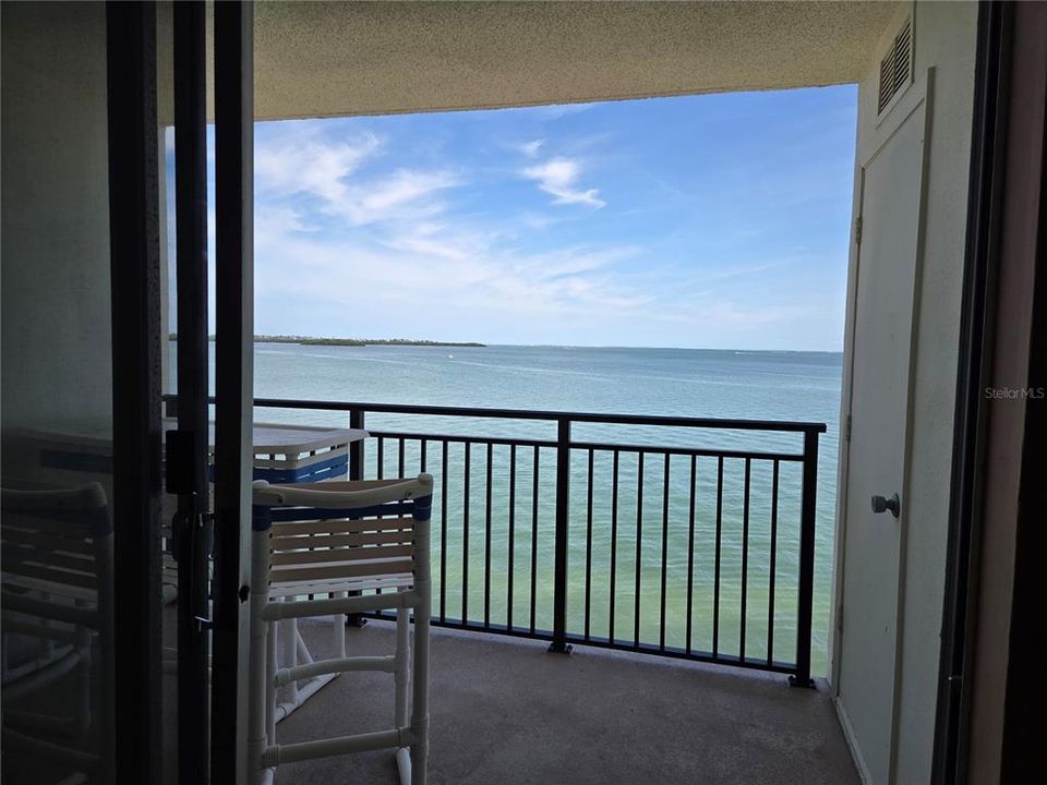 For Rent: $2,550 (2 beds, 2 baths, 975 Square Feet)