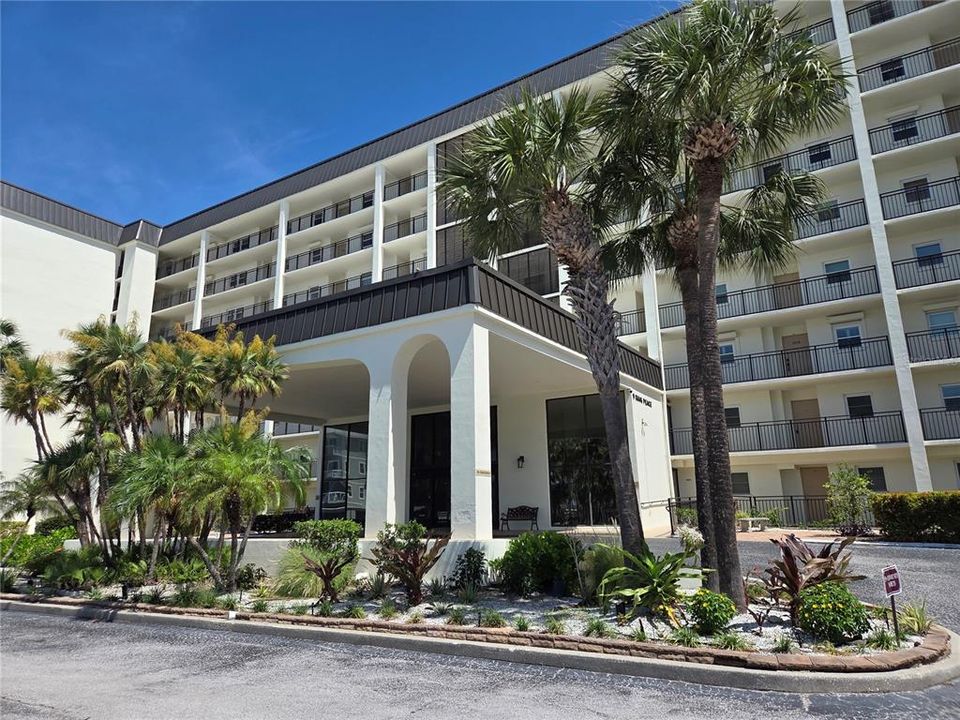 For Rent: $2,550 (2 beds, 2 baths, 975 Square Feet)