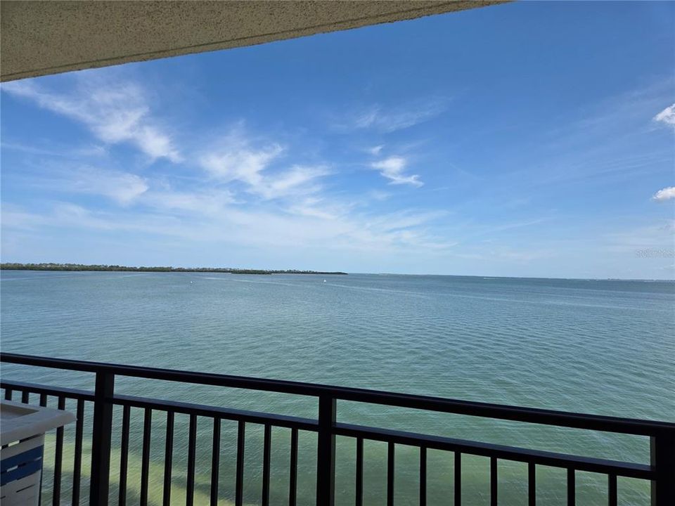 For Rent: $2,550 (2 beds, 2 baths, 975 Square Feet)