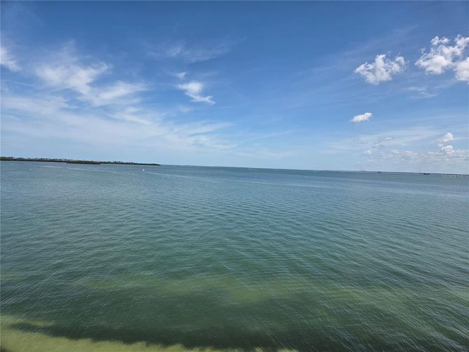 For Rent: $2,550 (2 beds, 2 baths, 975 Square Feet)