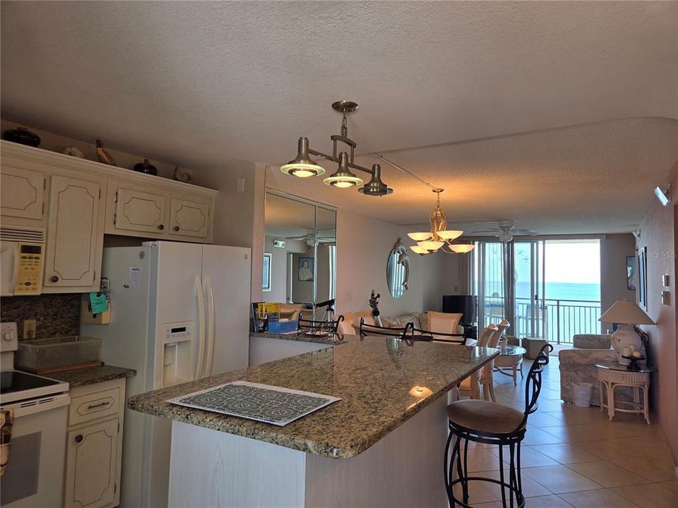 For Rent: $2,550 (2 beds, 2 baths, 975 Square Feet)