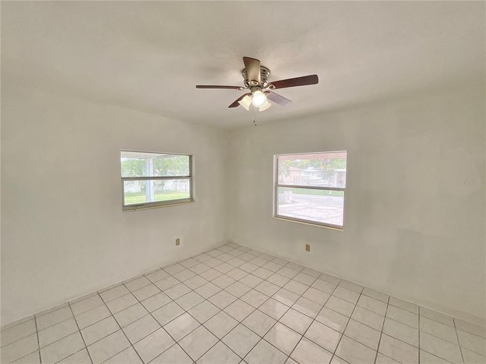 For Rent: $1,600 (2 beds, 1 baths, 1205 Square Feet)