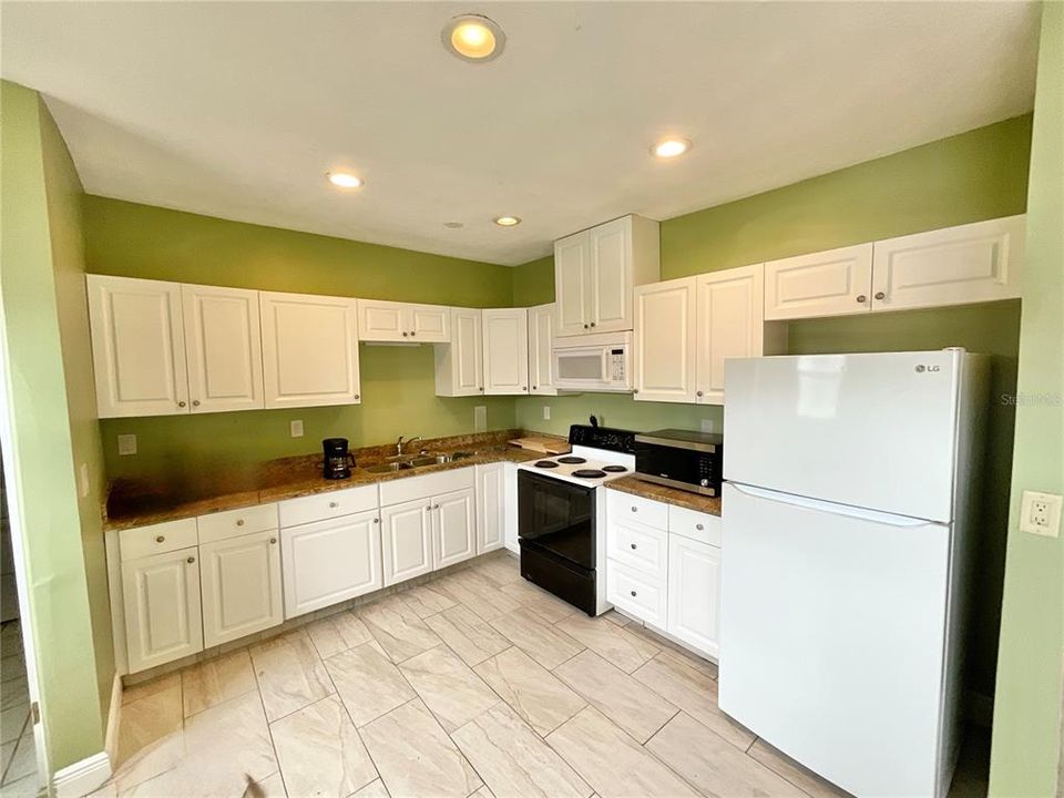 For Rent: $1,600 (2 beds, 1 baths, 1205 Square Feet)
