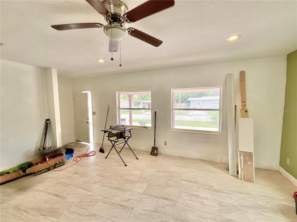 For Rent: $1,600 (2 beds, 1 baths, 1205 Square Feet)
