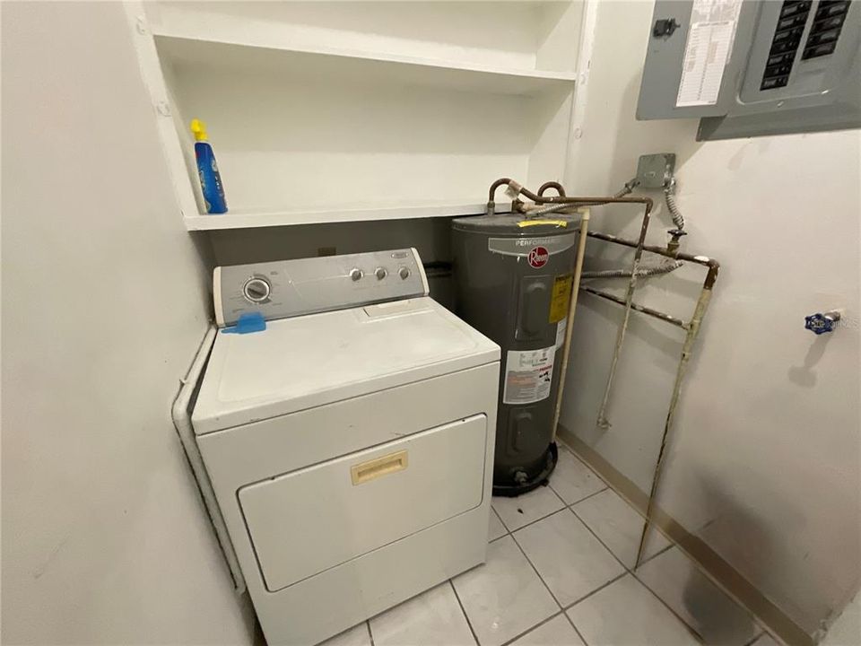 For Rent: $1,600 (2 beds, 1 baths, 1205 Square Feet)