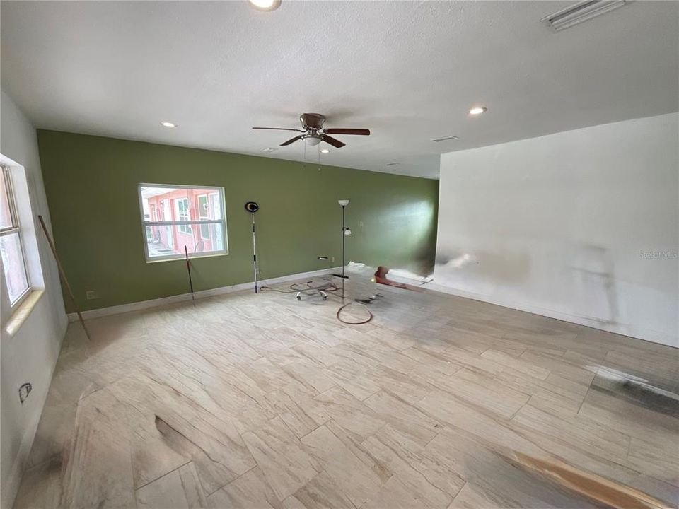 For Rent: $1,600 (2 beds, 1 baths, 1205 Square Feet)
