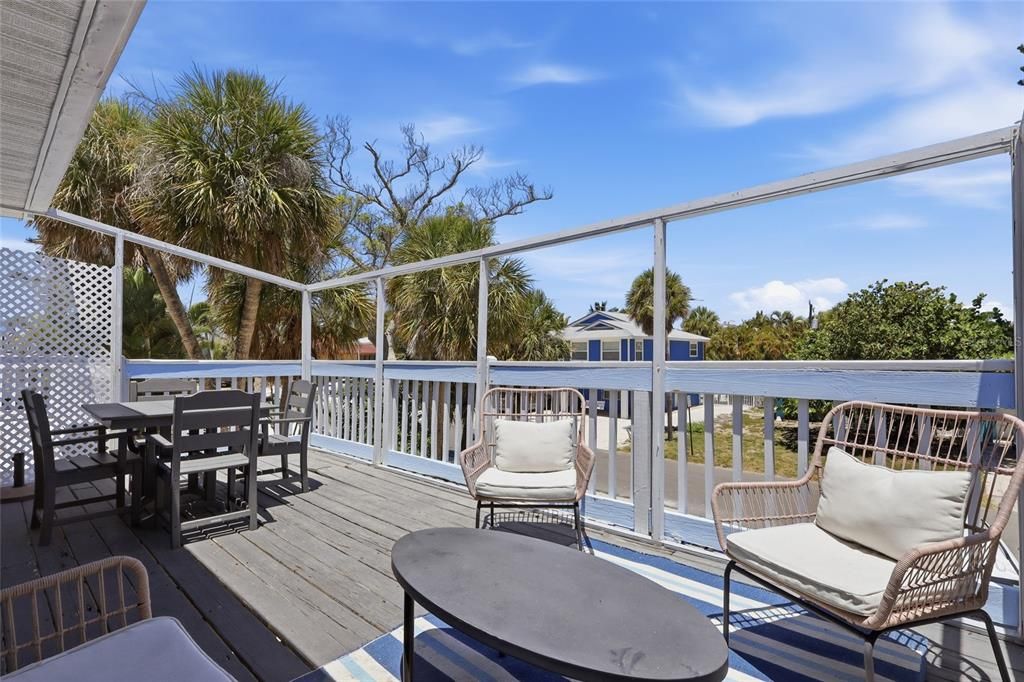 For Sale: $1,250,000 (2 beds, 2 baths, 912 Square Feet)