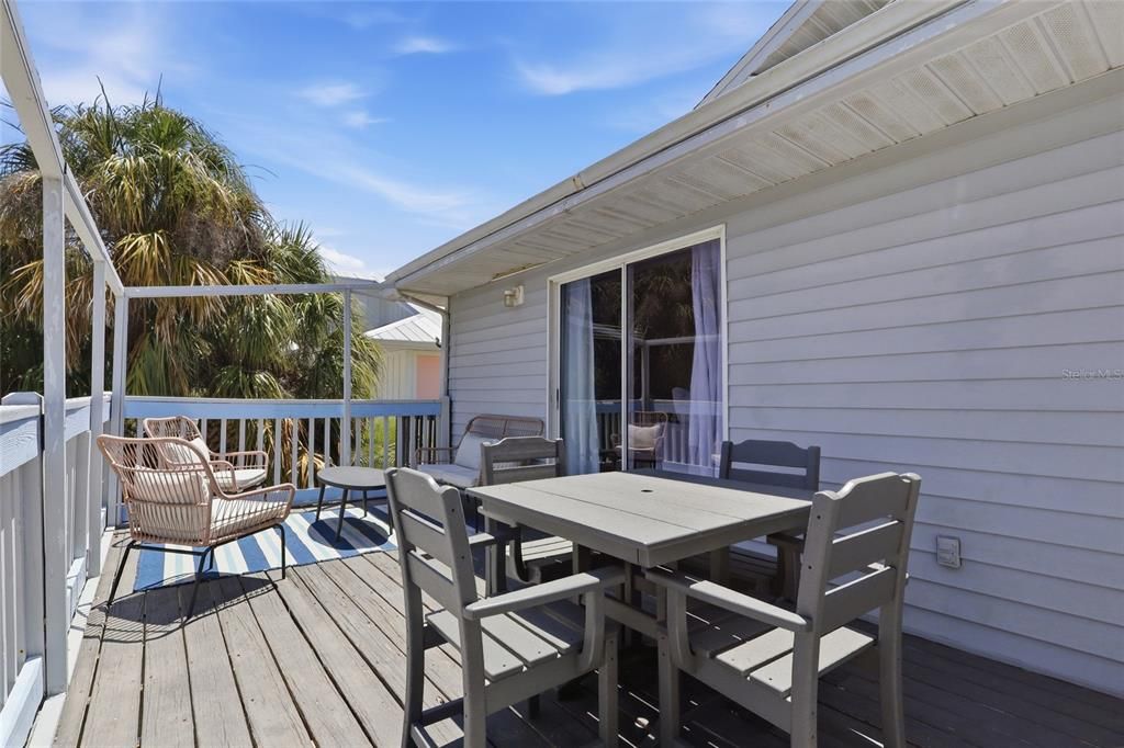 For Sale: $1,250,000 (2 beds, 2 baths, 912 Square Feet)