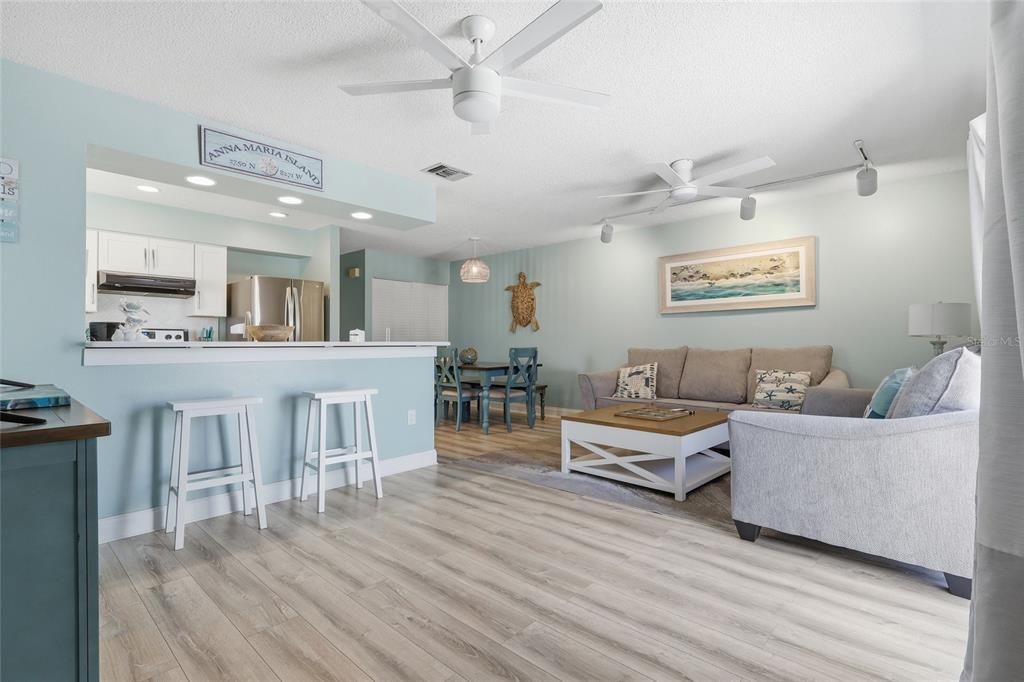For Sale: $1,250,000 (2 beds, 2 baths, 912 Square Feet)