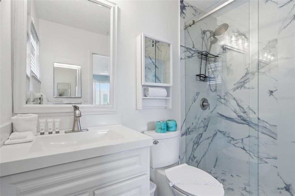 For Sale: $1,250,000 (2 beds, 2 baths, 912 Square Feet)