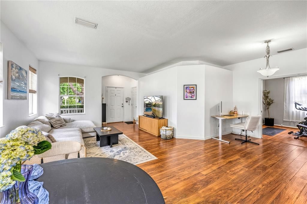For Sale: $485,000 (3 beds, 2 baths, 1738 Square Feet)
