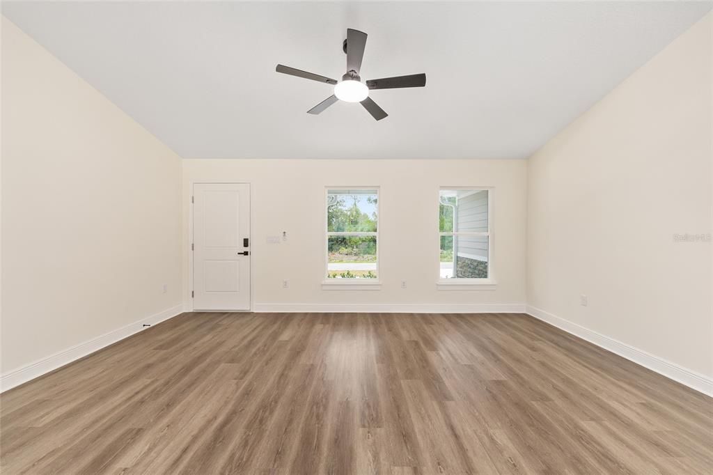 For Sale: $372,900 (4 beds, 2 baths, 1744 Square Feet)