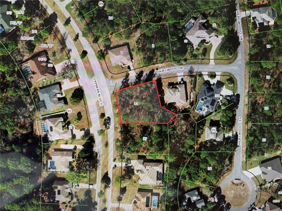 На продажу: $41,000 (0.40 acres)
