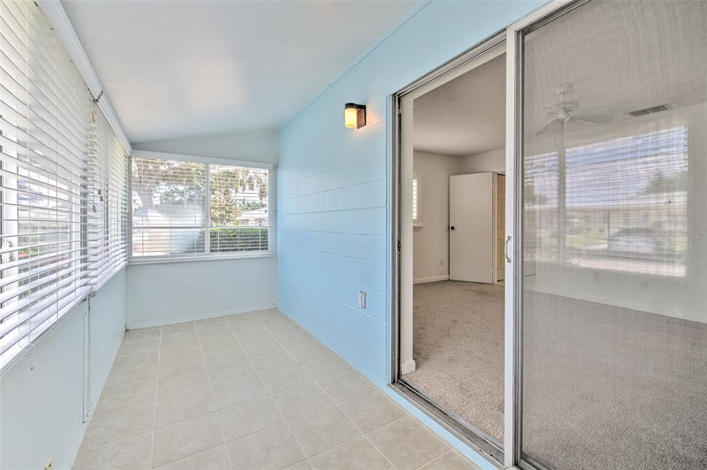 For Sale: $107,000 (1 beds, 1 baths, 820 Square Feet)