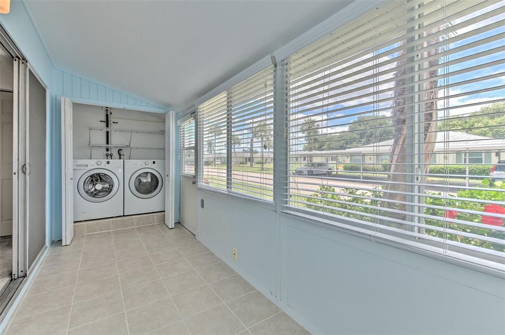 For Sale: $107,000 (1 beds, 1 baths, 820 Square Feet)