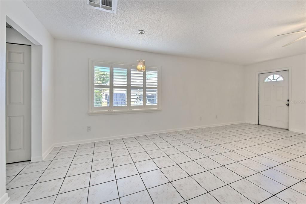For Sale: $107,000 (1 beds, 1 baths, 820 Square Feet)