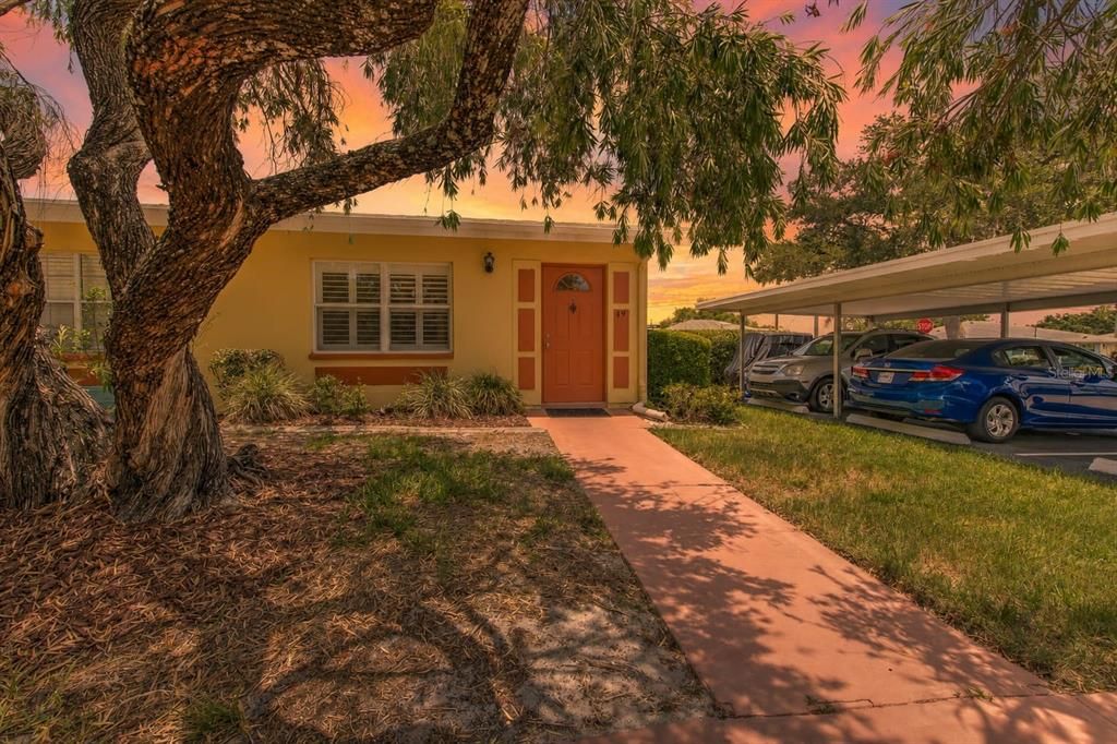For Sale: $107,000 (1 beds, 1 baths, 820 Square Feet)