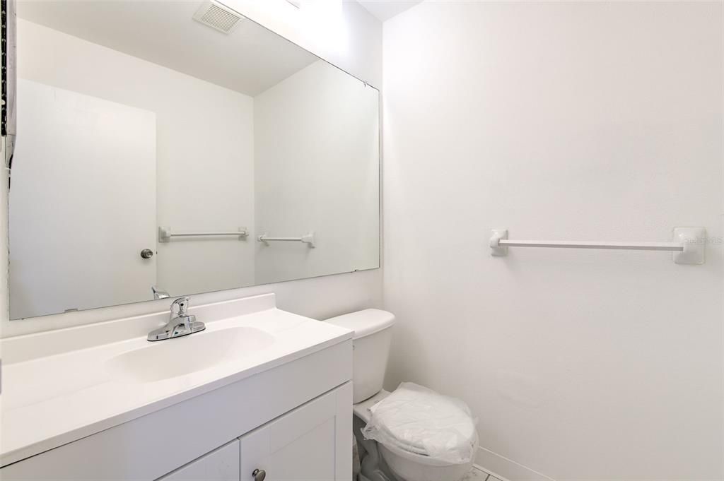 For Sale: $107,000 (1 beds, 1 baths, 820 Square Feet)