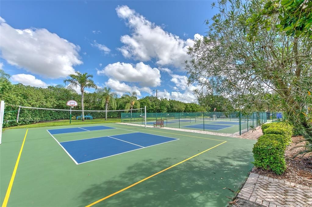 For Sale: $107,000 (1 beds, 1 baths, 820 Square Feet)