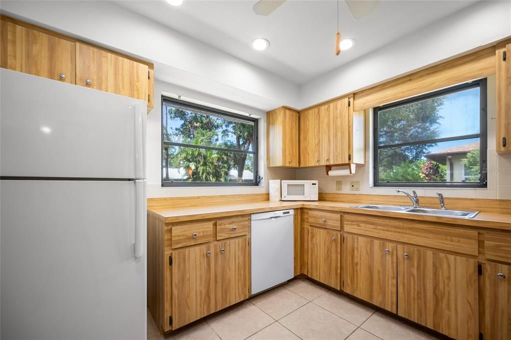 For Sale: $175,000 (2 beds, 2 baths, 1431 Square Feet)