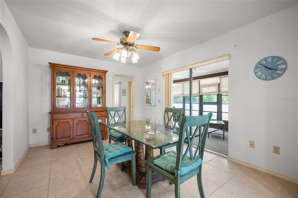 For Sale: $175,000 (2 beds, 2 baths, 1431 Square Feet)