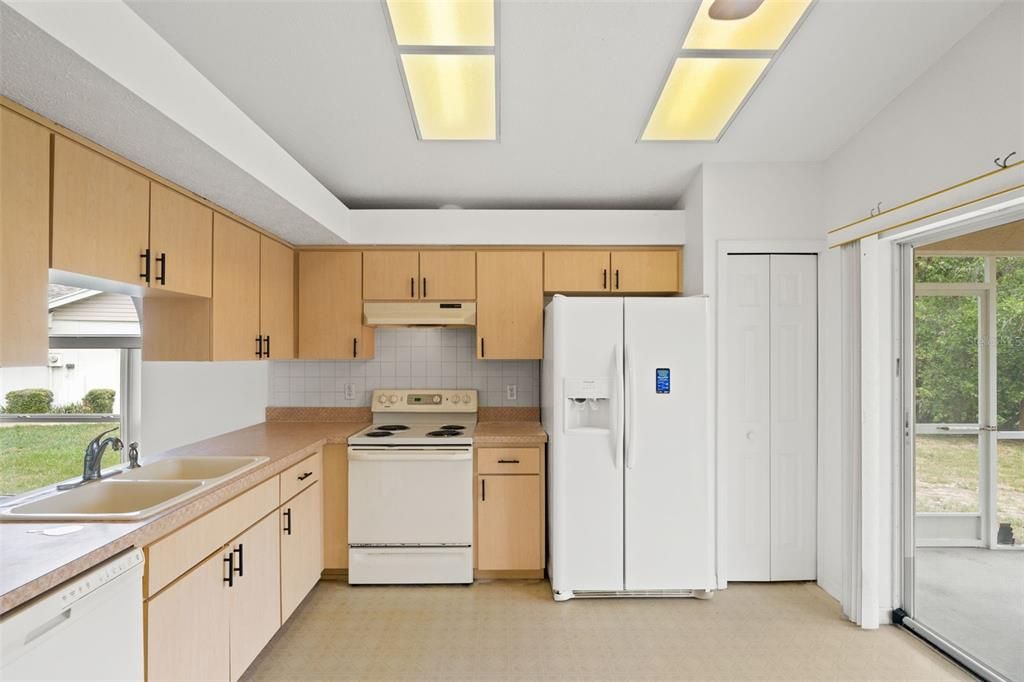 На продажу: $245,000 (3 спален, 2 ванн, 1232 Квадратных фут)