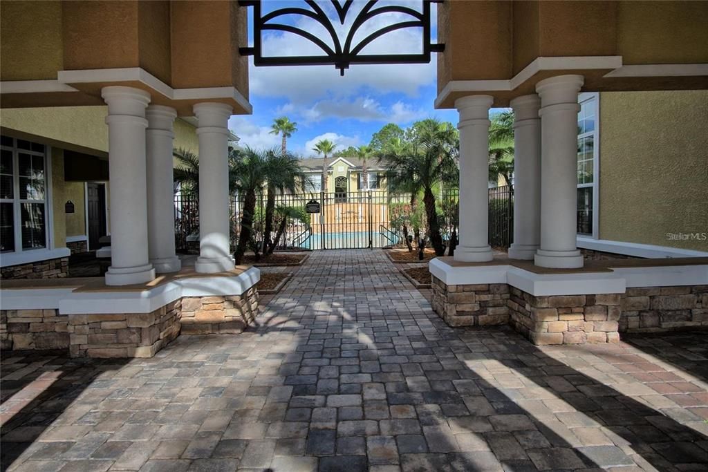 For Rent: $1,475 (1 beds, 1 baths, 769 Square Feet)