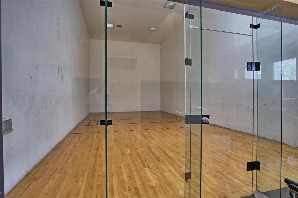 For Rent: $1,475 (1 beds, 1 baths, 769 Square Feet)