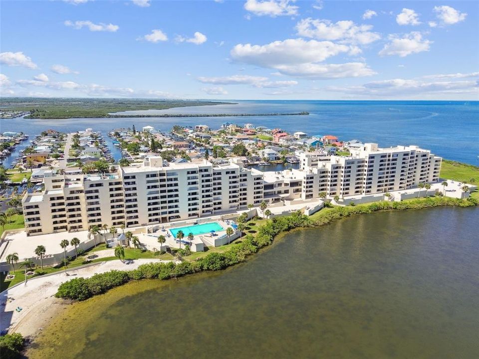 На продажу: $199,000 (1 спален, 1 ванн, 733 Квадратных фут)
