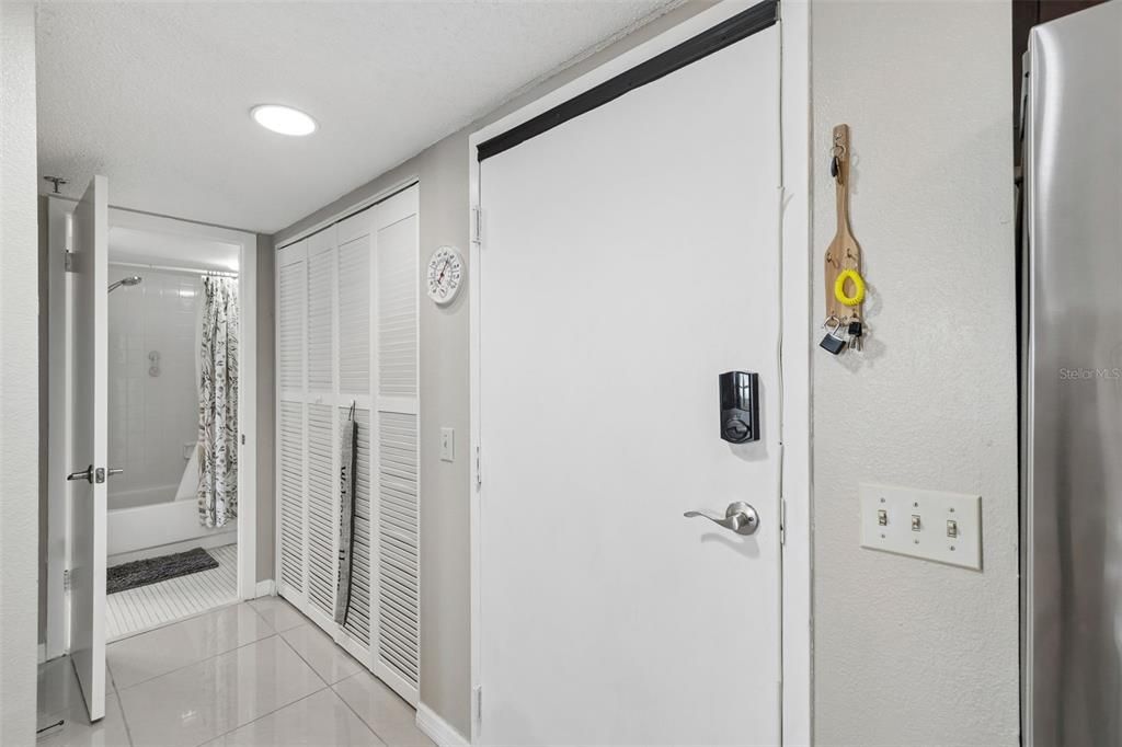 На продажу: $199,000 (1 спален, 1 ванн, 733 Квадратных фут)