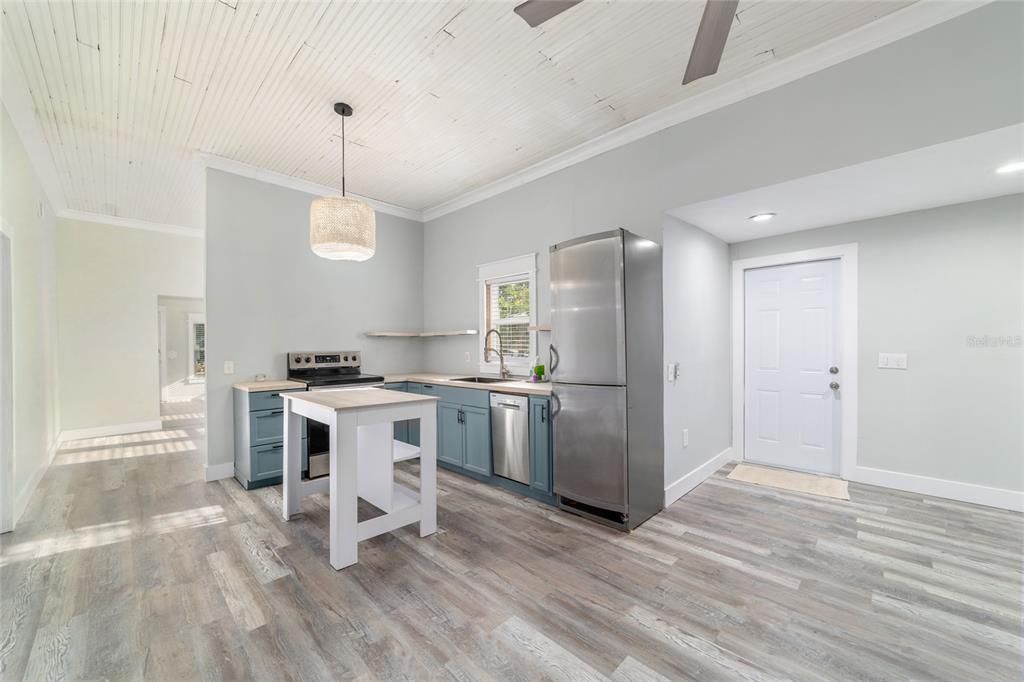 For Sale: $224,900 (3 beds, 2 baths, 1273 Square Feet)