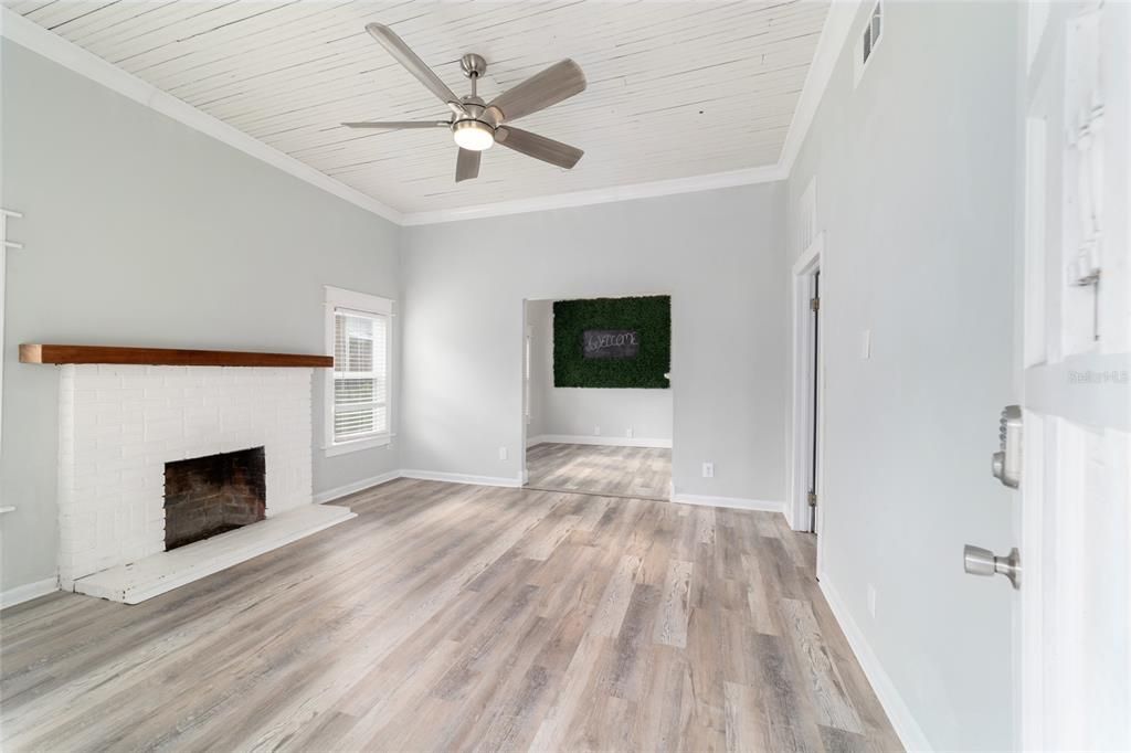For Sale: $224,900 (3 beds, 2 baths, 1273 Square Feet)