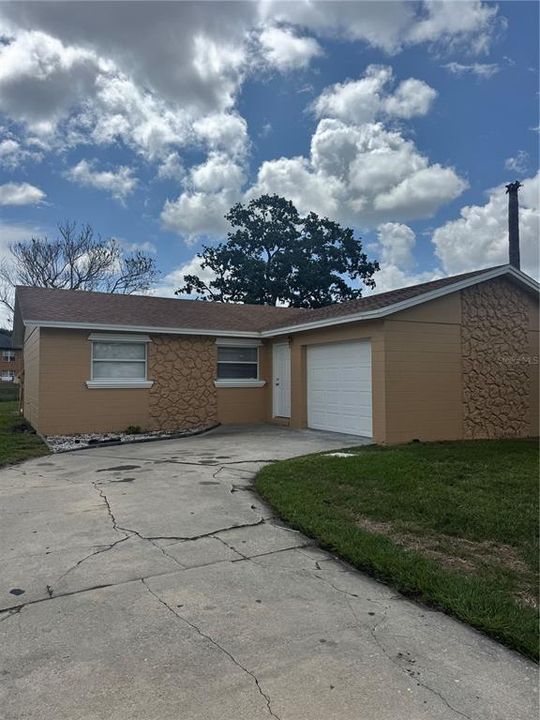 На продажу: $339,999 (3 спален, 2 ванн, 1084 Квадратных фут)