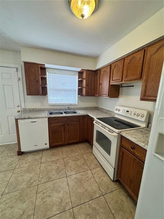 На продажу: $339,999 (3 спален, 2 ванн, 1084 Квадратных фут)