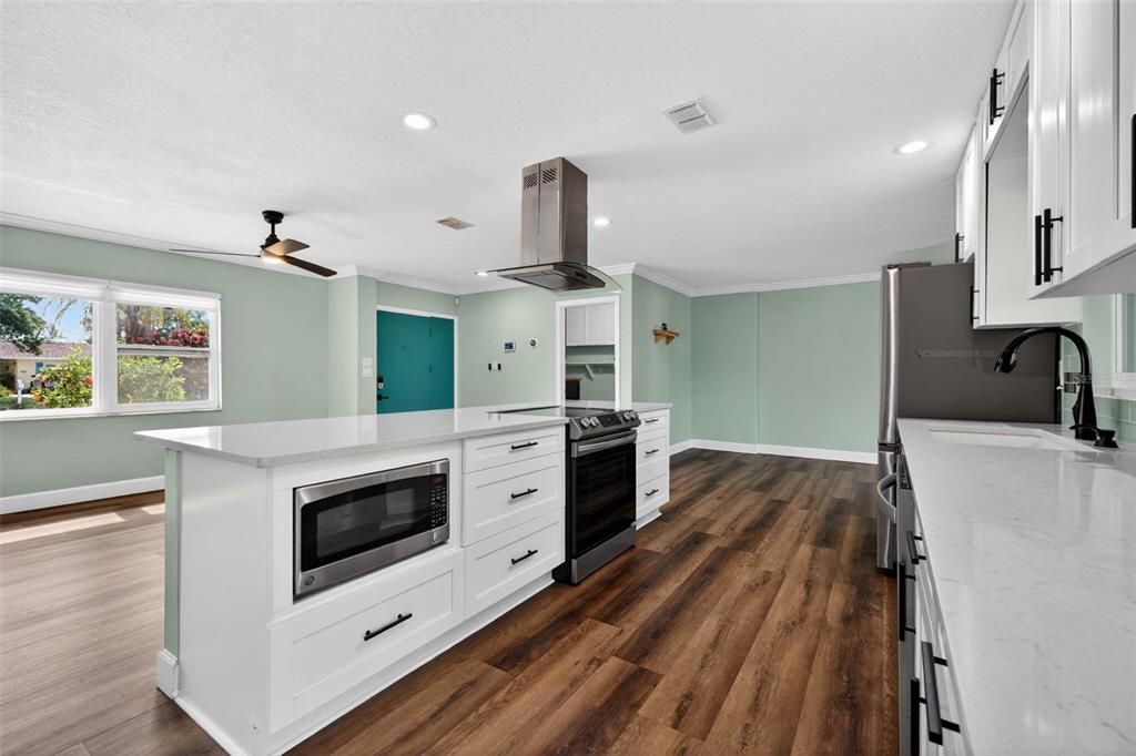 For Sale: $715,000 (3 beds, 2 baths, 1640 Square Feet)