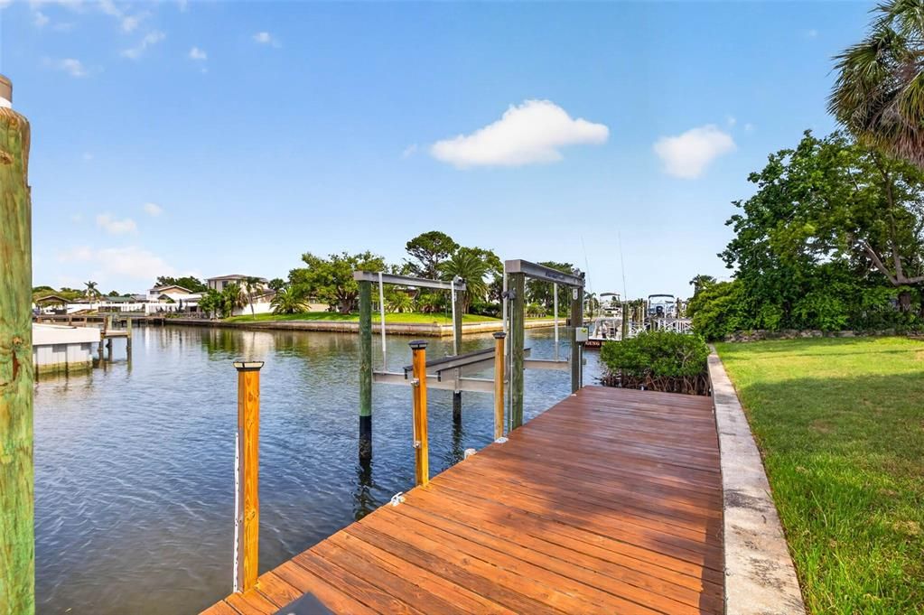 For Sale: $715,000 (3 beds, 2 baths, 1640 Square Feet)