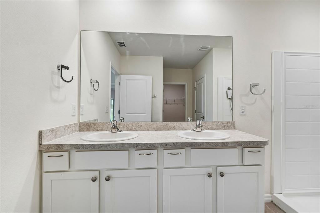 For Sale: $350,000 (4 beds, 2 baths, 1846 Square Feet)