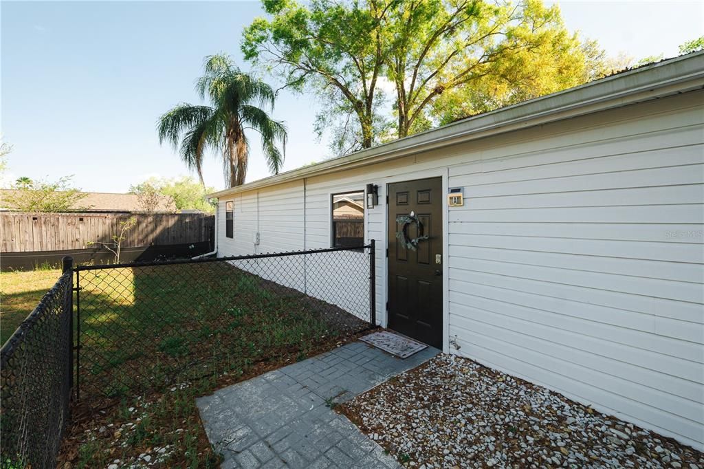 For Rent: $2,250 (2 beds, 1 baths, 900 Square Feet)