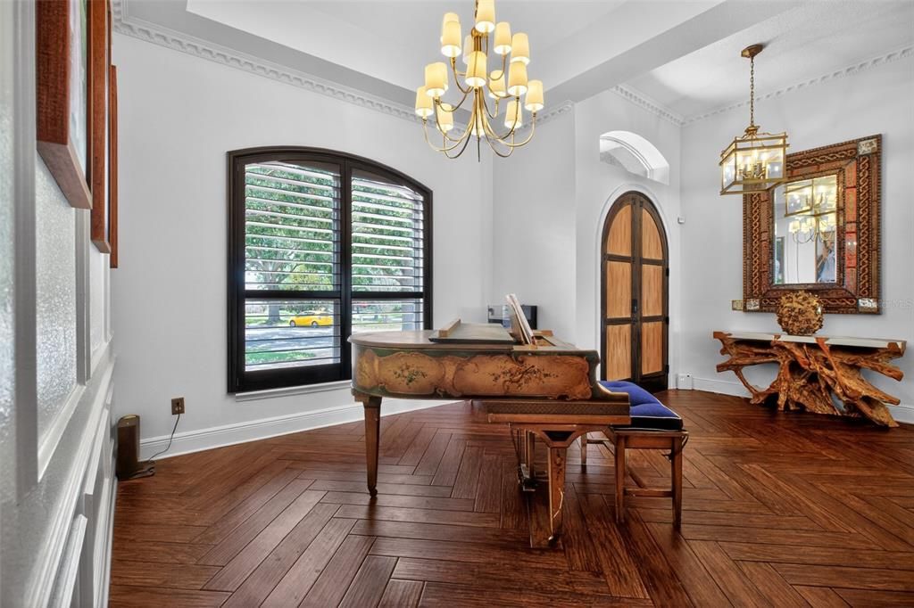 For Sale: $1,329,000 (5 beds, 4 baths, 3703 Square Feet)