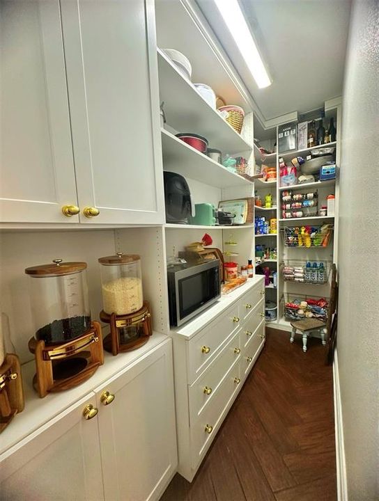 For Sale: $1,329,000 (5 beds, 4 baths, 3703 Square Feet)