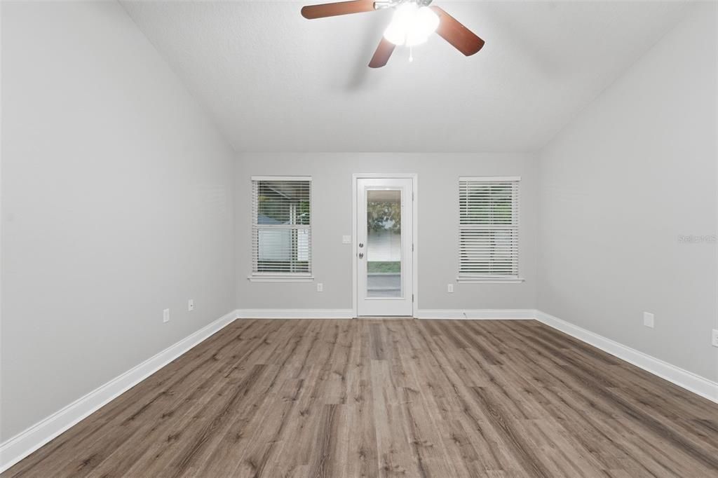 For Sale: $292,900 (3 beds, 2 baths, 1420 Square Feet)