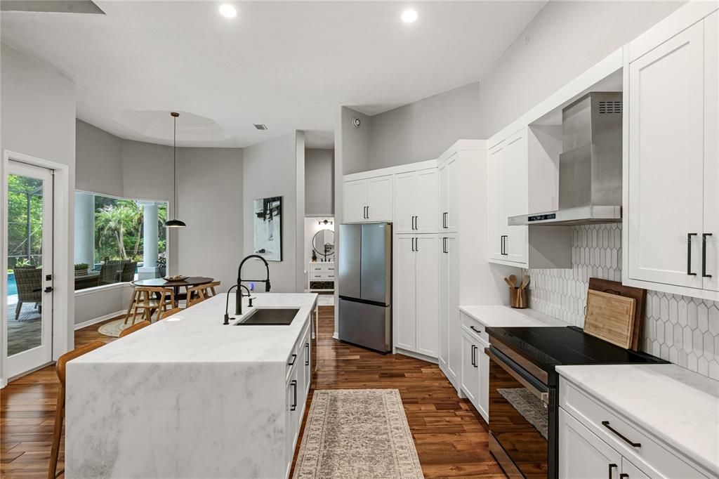 For Sale: $1,745,000 (4 beds, 5 baths, 4289 Square Feet)
