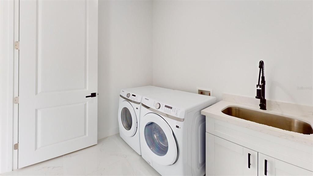 For Sale: $649,500 (3 beds, 2 baths, 2032 Square Feet)