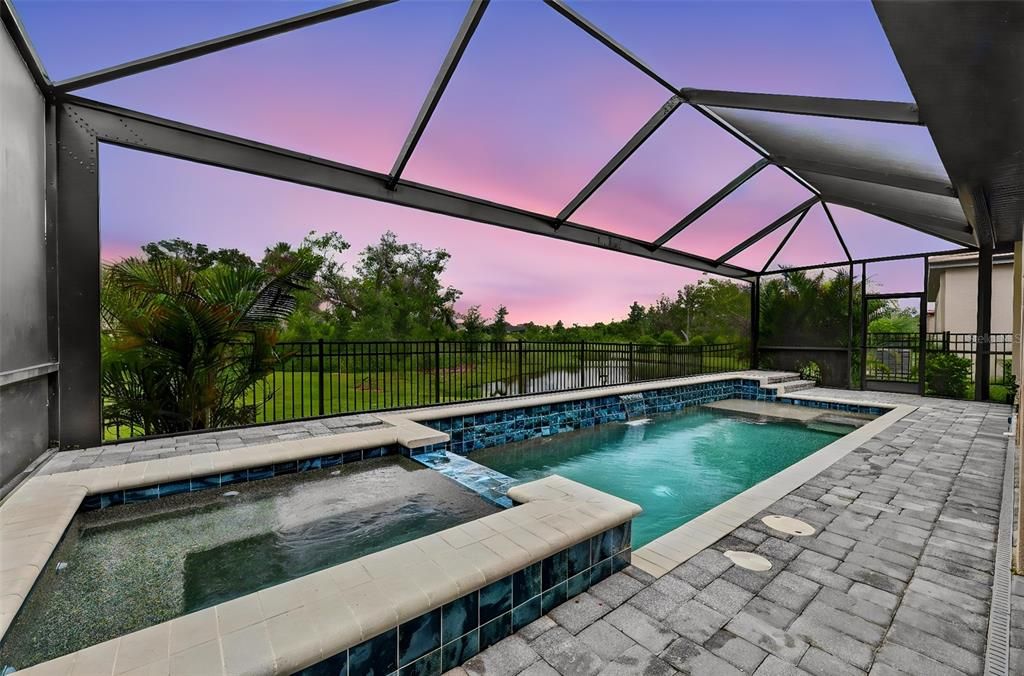 En Venta: $485,000 (3 camas, 3 baños, 2395 Pies cuadrados)