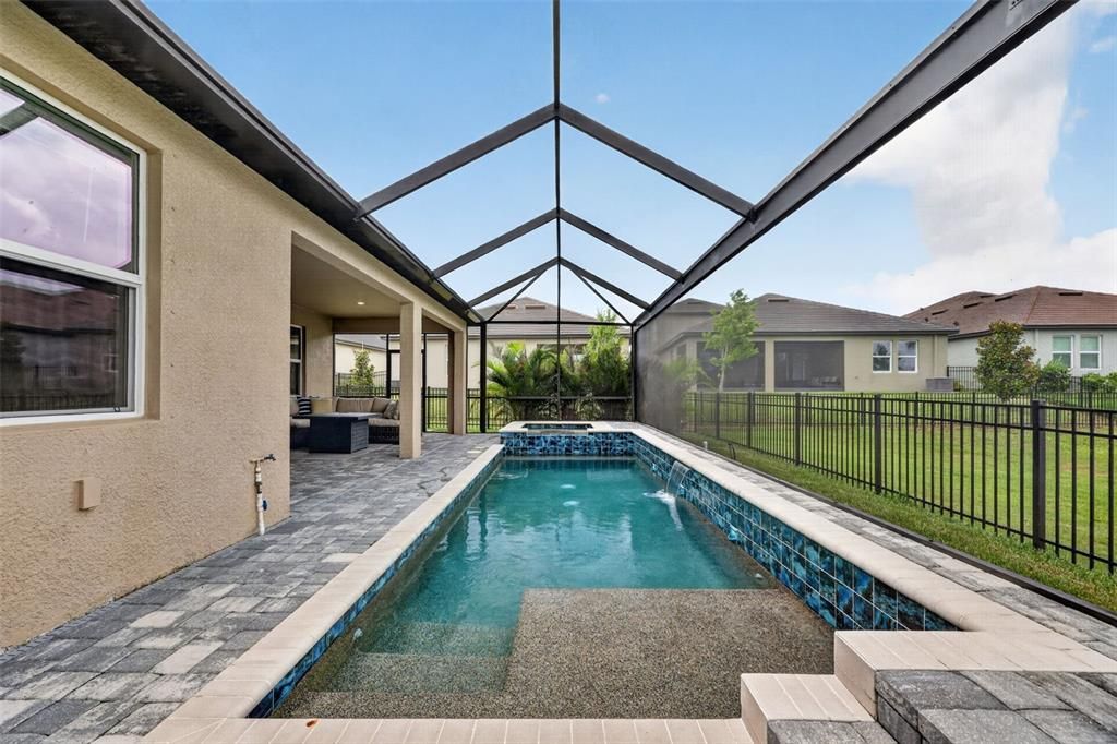 En Venta: $485,000 (3 camas, 3 baños, 2395 Pies cuadrados)
