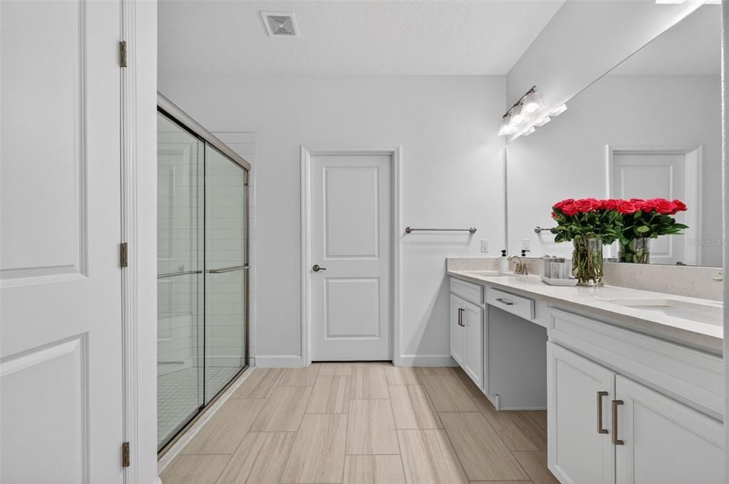 En Venta: $485,000 (3 camas, 3 baños, 2395 Pies cuadrados)