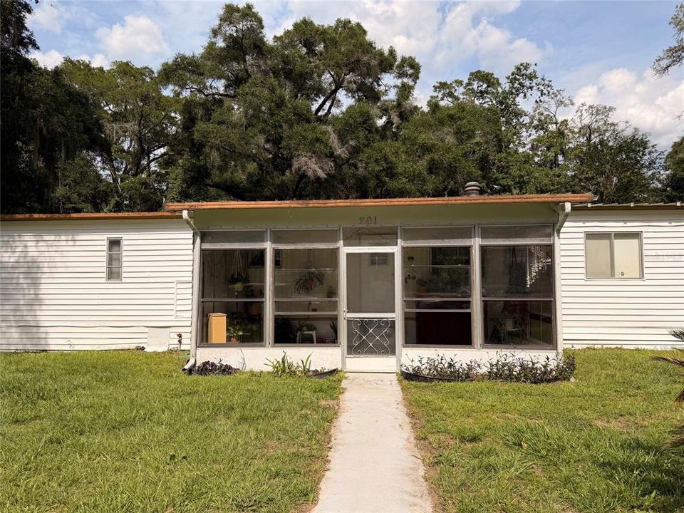 For Sale: $80,000 (2 beds, 1 baths, 624 Square Feet)